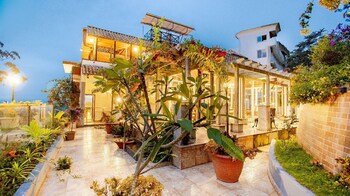 kacholam serviced villa