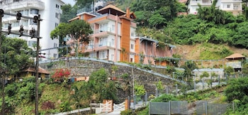 kacholam serviced villa