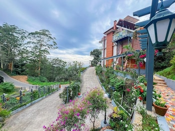 kacholam serviced villa