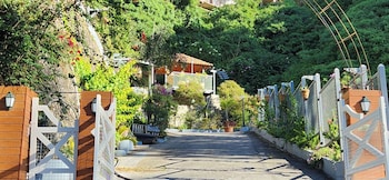 kacholam serviced villa