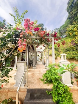 kacholam serviced villa