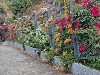 kacholam serviced villa