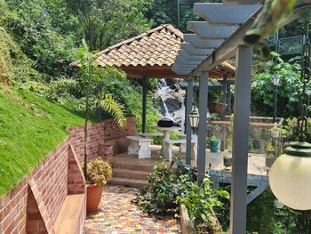 kacholam serviced villa