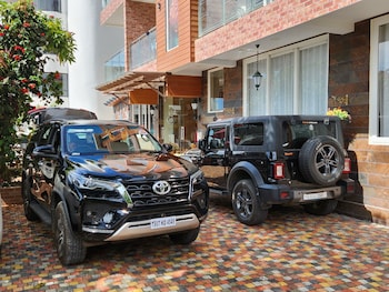 kacholam serviced villa