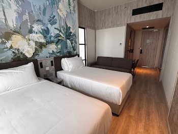 Fifth Avenue Hotel,,3 star