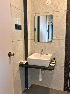 baywatch resort bhogave beach