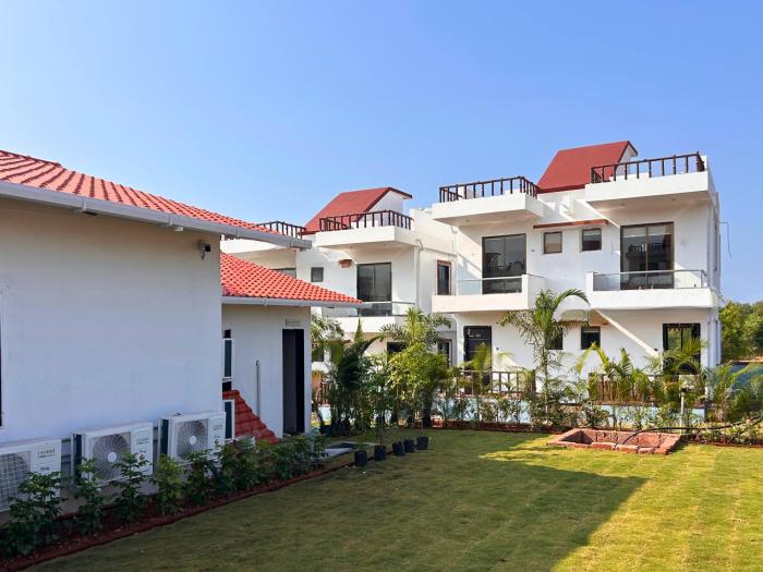 baywatch resort bhogave beach