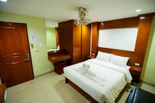 royal star suites pattaya
