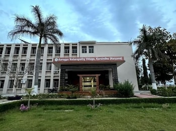 aarogya naturopathy village