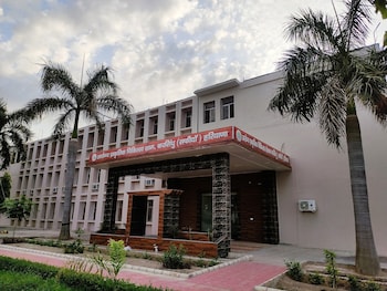 aarogya naturopathy village