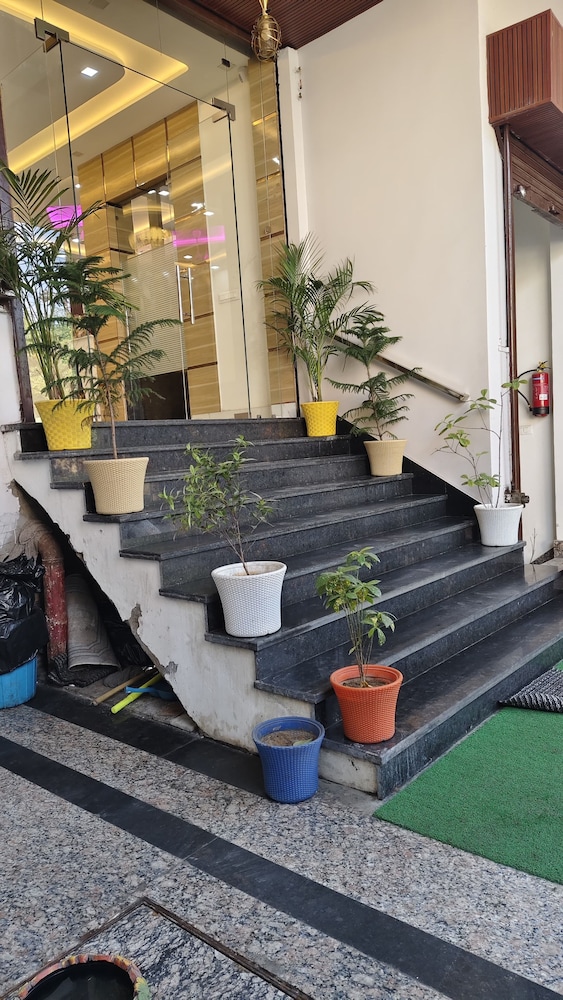 hotel the shanaya agra