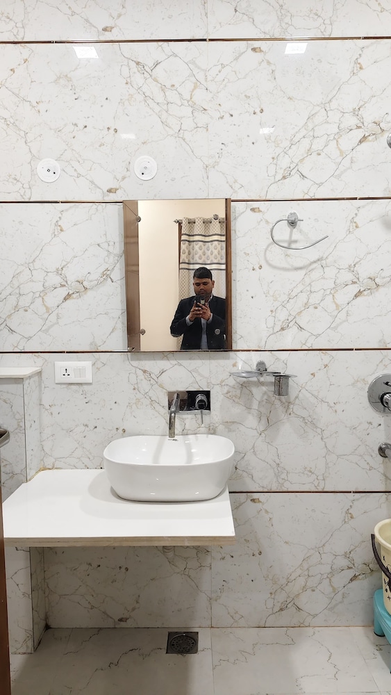 hotel the shanaya agra