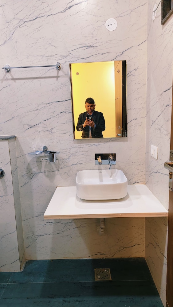 hotel the shanaya agra