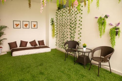 the monarch hotel bagalur it park