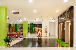 the monarch hotel bagalur it park