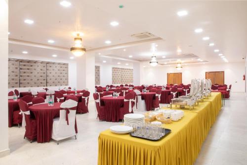 the monarch hotel bagalur it park