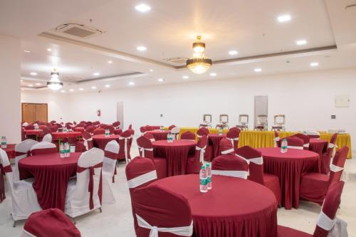 the monarch hotel bagalur it park