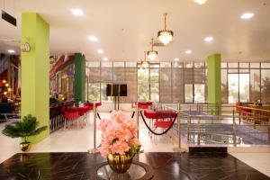 the monarch hotel bagalur it park