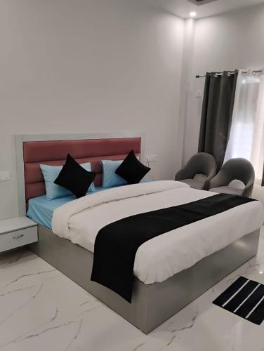 Aastha Guest House,,3 star