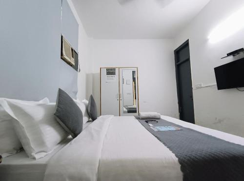 Hotel Hauz Khas Fort View,,2 star