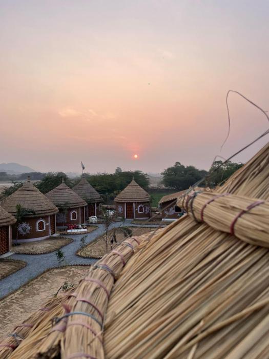 ret mahal huts and resort