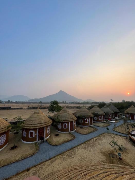 ret mahal huts and resort