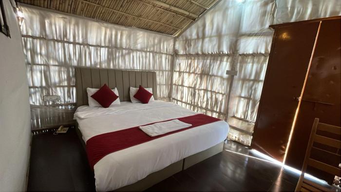 ret mahal huts and resort