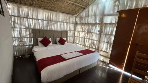 ret mahal huts and resort