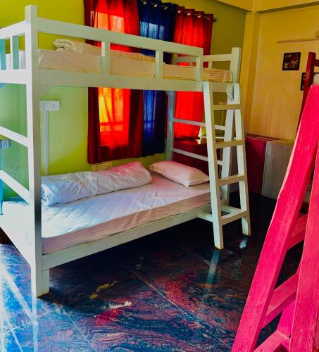 xtsy travellers hostel