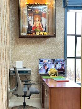 s g r hotel and lodge