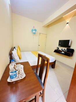 s g r hotel and lodge