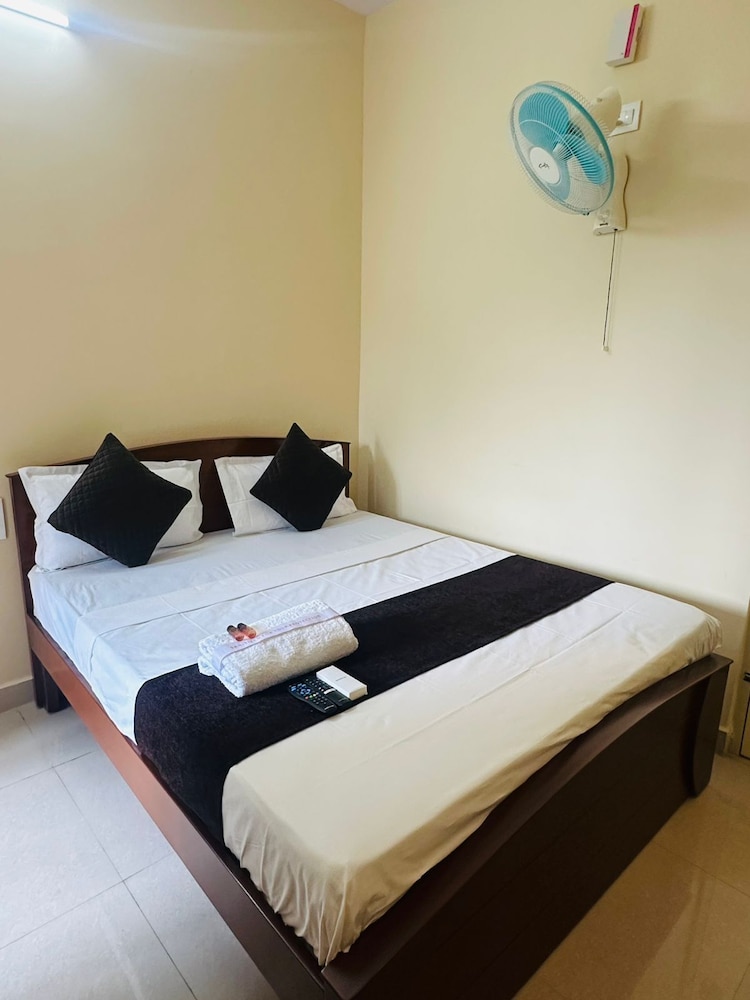 s g r hotel and lodge