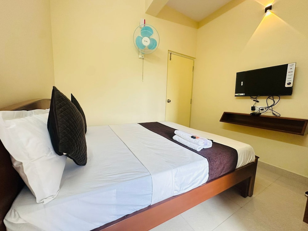 s g r hotel and lodge