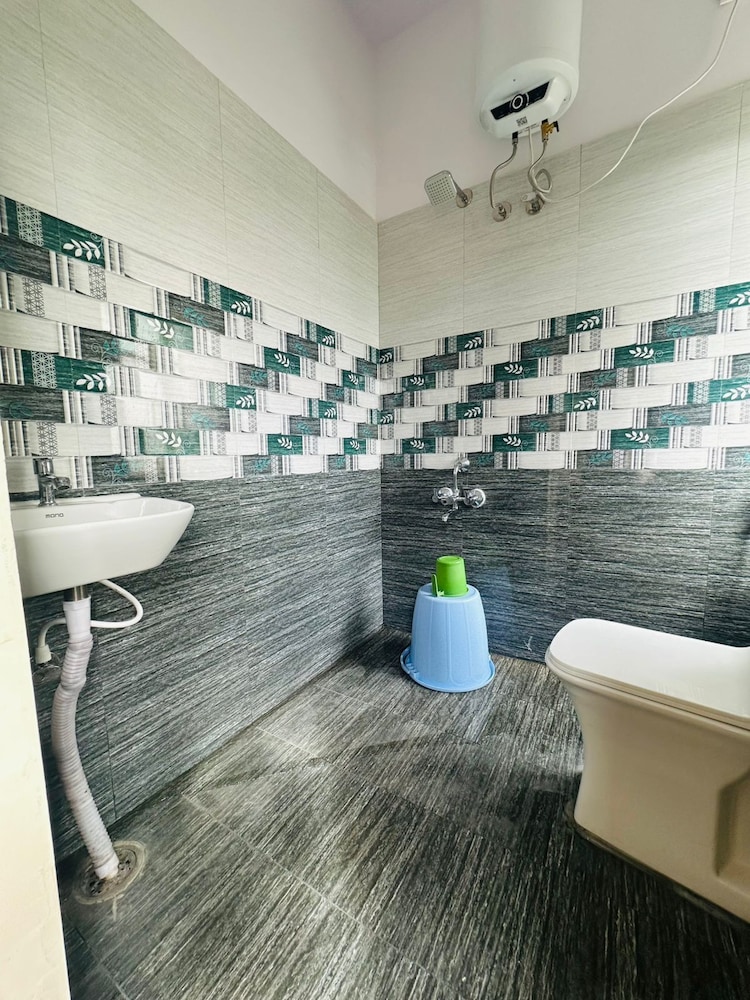 s g r hotel and lodge