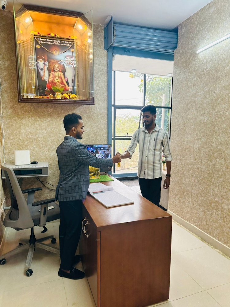 s g r hotel and lodge