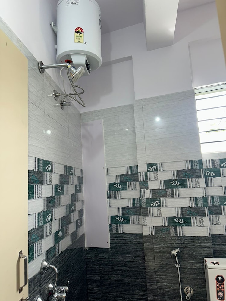 s g r hotel and lodge