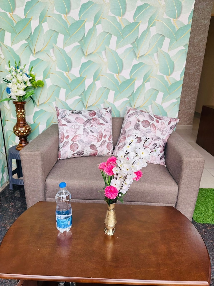 s g r hotel and lodge