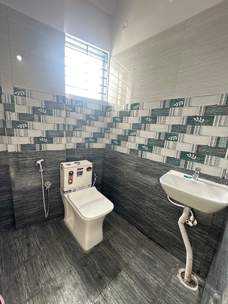 s g r hotel and lodge