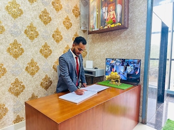 s g r hotel and lodge