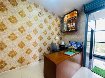 s g r hotel and lodge