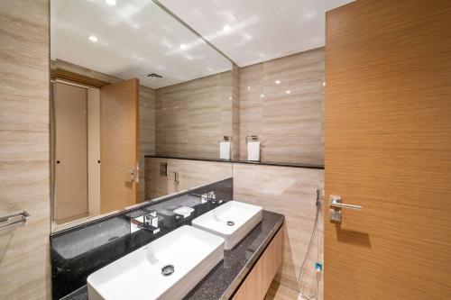 premium 2br apt home fully furnished