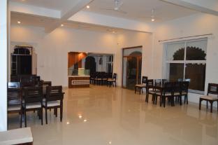 the hinglajgarh resort