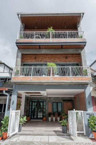 Bricks Guesthouse,,3 star