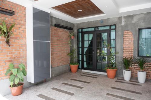 Bricks Guesthouse,,3 star