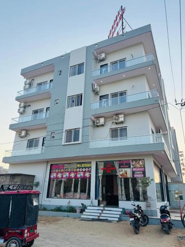 Hotel Glorious Inn,,3 star