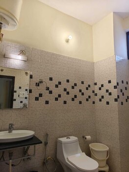 holiday highlight by golden castle hotel