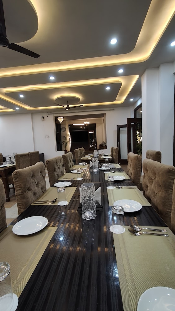 holiday highlight by golden castle hotel