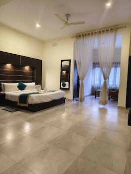 holiday highlight by golden castle hotel