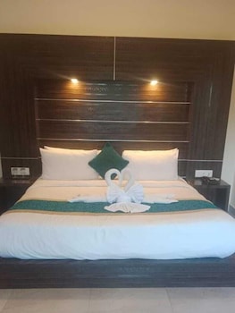 holiday highlight by golden castle hotel