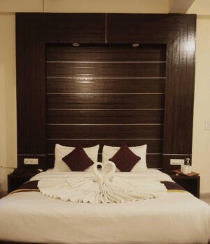 holiday highlight by golden castle hotel